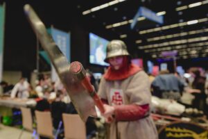 kołowicz w stroju wartownika zakonu rycerzy bożogrobców